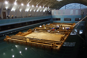 The ship and its surrounding silt were placed in a custom-built tank at a new museum in Guangdong.
